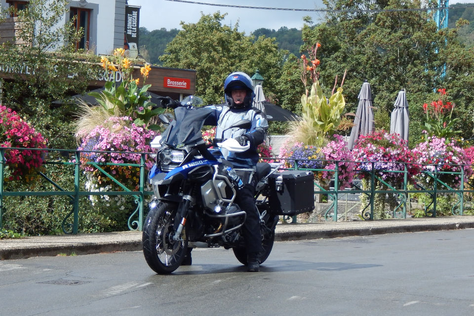 Motorrijbewijspoint Roermond examengarantie AVB en AVD